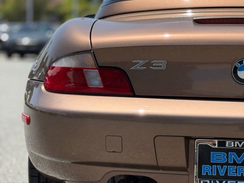 Used 2002 BMW Z3 2.5i RWD image 16