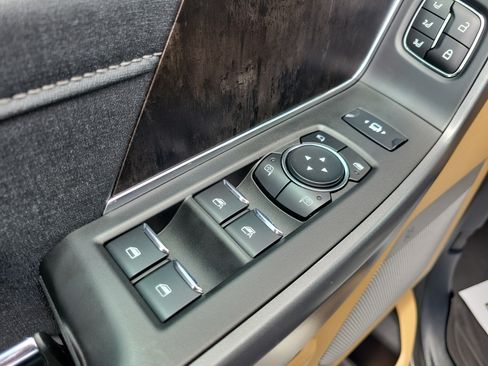 Used 2023 Ford F250 Lariat w/ Sport Appearance Package AWD/4WD image 17