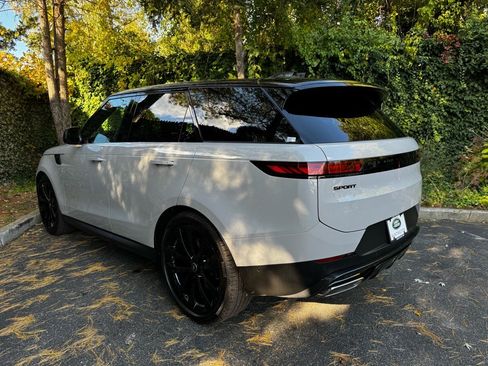 New 2025 Land Rover Range Rover Sport SE image 5