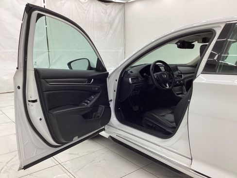Used 2018 Honda Accord Touring image 16