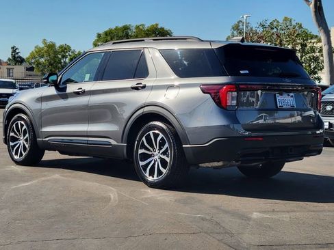 Used 2025 Ford Explorer ST-Line w/ Premium Package image 2