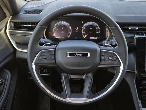 New 2025 Jeep Grand Cherokee L Altitude image 21