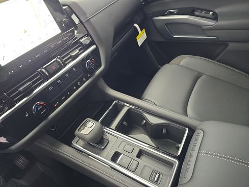 New 2025 Nissan Pathfinder SL w/ Black Appearance Package image 26