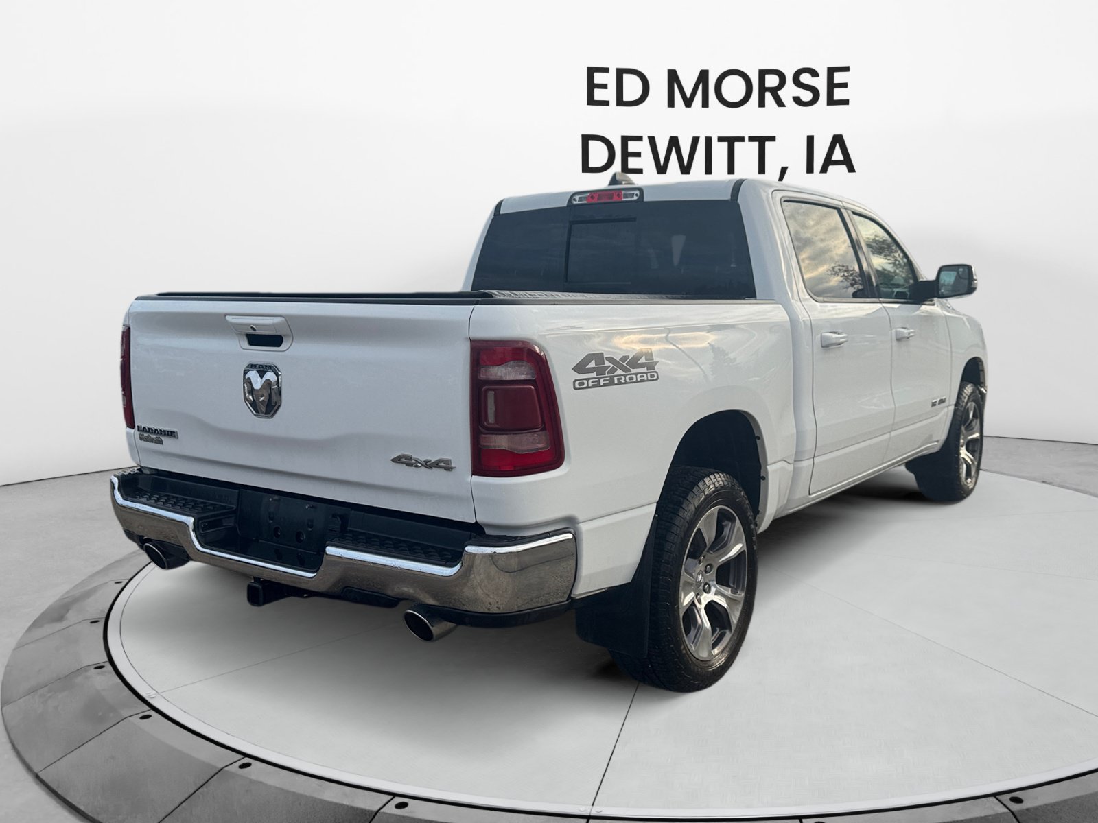 Used 2024 RAM 1500 Laramie AWD/4WD image 5