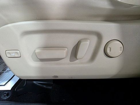 Used 2015 Toyota Highlander Limited w/ Driver Technology Package image 19