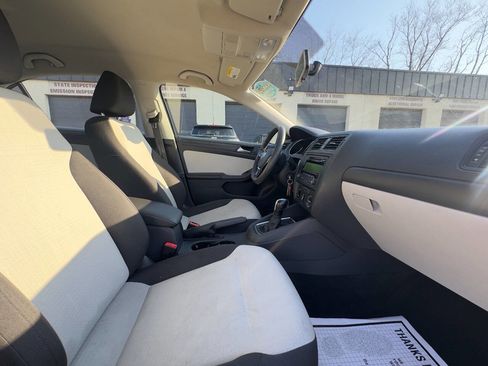 Used 2015 Volkswagen Jetta S image 13