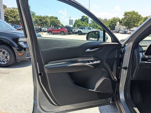 Used 2025 Cadillac XT4 Premium Luxury FWD image 11