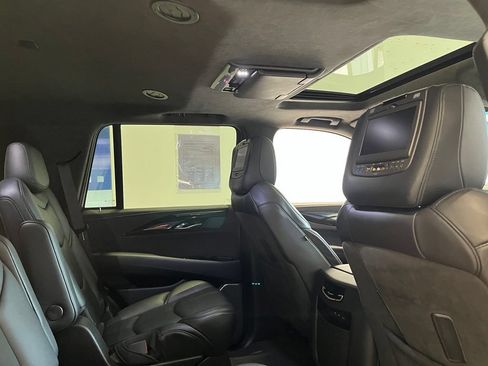 Used 2019 Cadillac Escalade Platinum AWD/4WD image 30