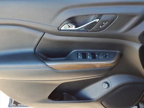 Used 2023 GMC Acadia SLE w/ Driver Convenience Package image 17