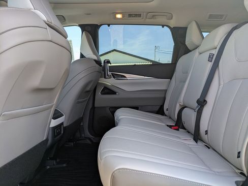 New 2026 INFINITI QX60 Luxe w/ Family Package image 16