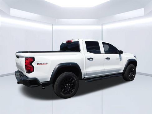 Used 2025 Chevrolet Colorado Trail Boss AWD/4WD image 3