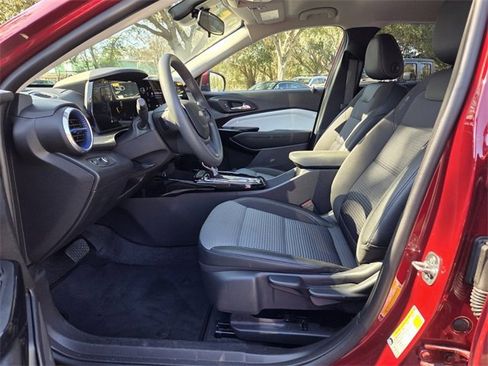 Used 2025 Chevrolet Trax LT image 11