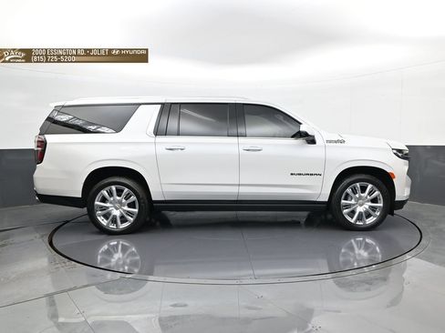 Used 2024 Chevrolet Suburban High Country AWD/4WD image 4