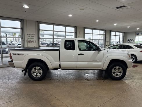 Used 2013 Toyota Tacoma PreRunner image 3
