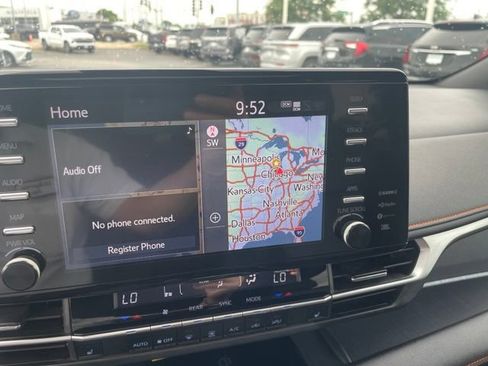 Used 2023 Toyota Sienna XSE w/ XSE Plus Package FWD image 13