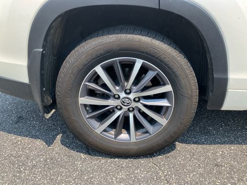 Used 2018 Toyota Highlander XLE AWD/4WD image 25