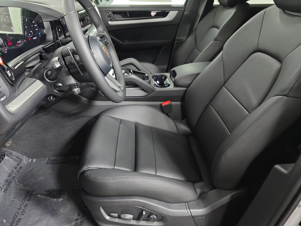 Certified 2026 Porsche Cayenne AWD/4WD image 5