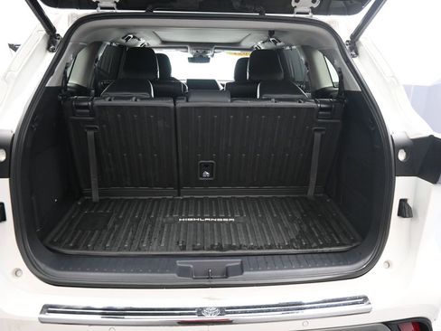 Used 2021 Toyota Highlander Platinum image 18