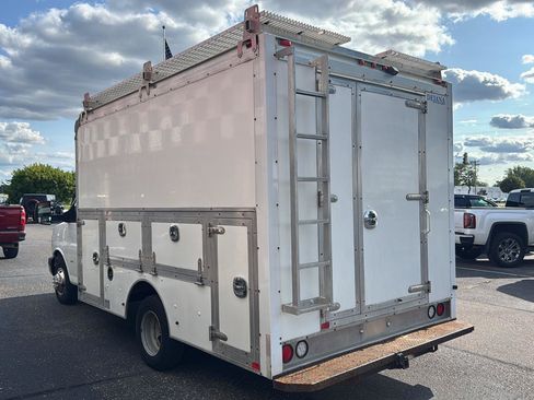 Used 2018 Chevrolet Express 3500 w/ Power Convenience Package RWD image 2