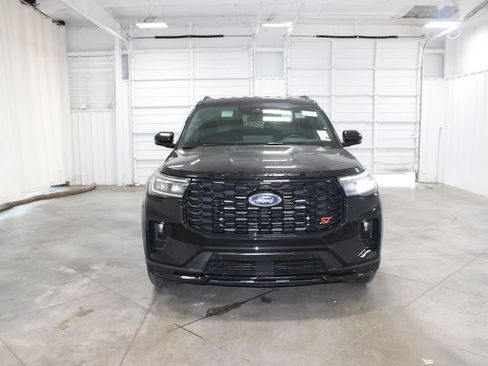 Used 2025 Ford Explorer ST-Line AWD/4WD image 3