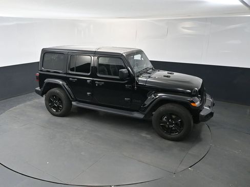 Used 2022 Jeep Wrangler Unlimited Sahara AWD/4WD image 32