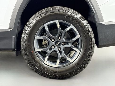 New 2026 Chevrolet Equinox ACTIV w/ Convenience Package III AWD/4WD image 34