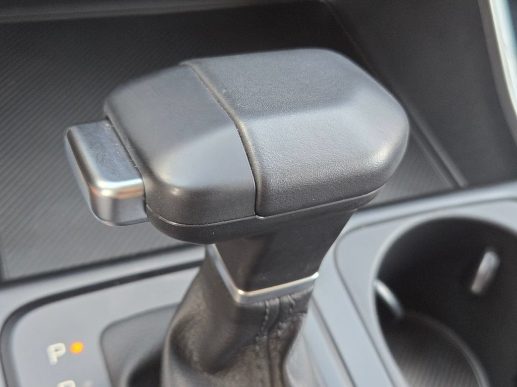 Certified 2025 Kia Carnival FWD image 28