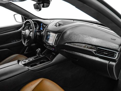 Used 2018 Maserati Levante AWD/4WD image 10