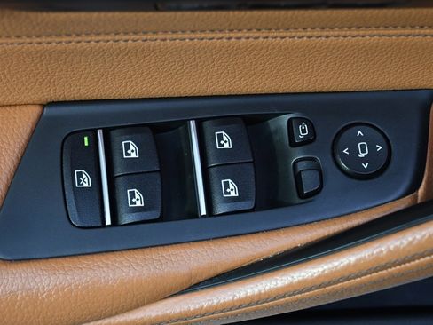 Used 2017 BMW 540i xDrive image 22