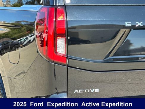 Used 2025 Ford Expedition Active AWD/4WD image 35