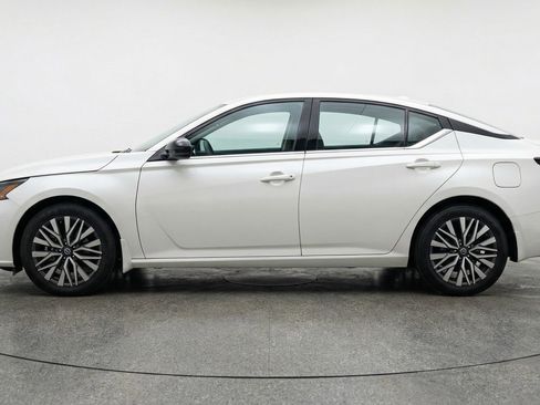 Used 2025 Nissan Altima 2.5 SV FWD image 5