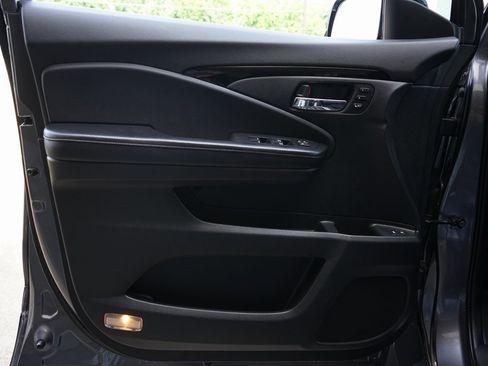 Used 2016 Honda Pilot Touring image 18