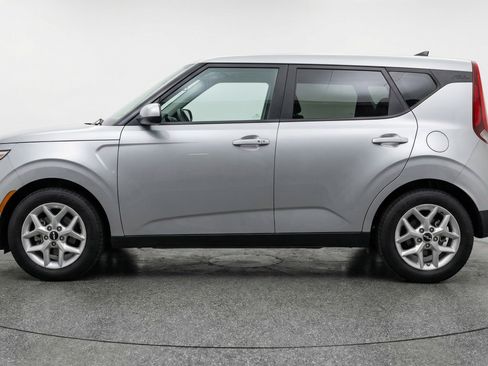 Used 2025 Kia Soul LX w/ LX Technology Package image 5