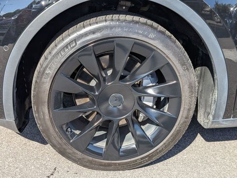 Used 2022 Tesla Model Y Long Range AWD/4WD image 10