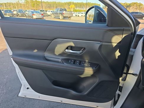 New 2026 Nissan Kicks SR w/ Cold Weather Package image 29