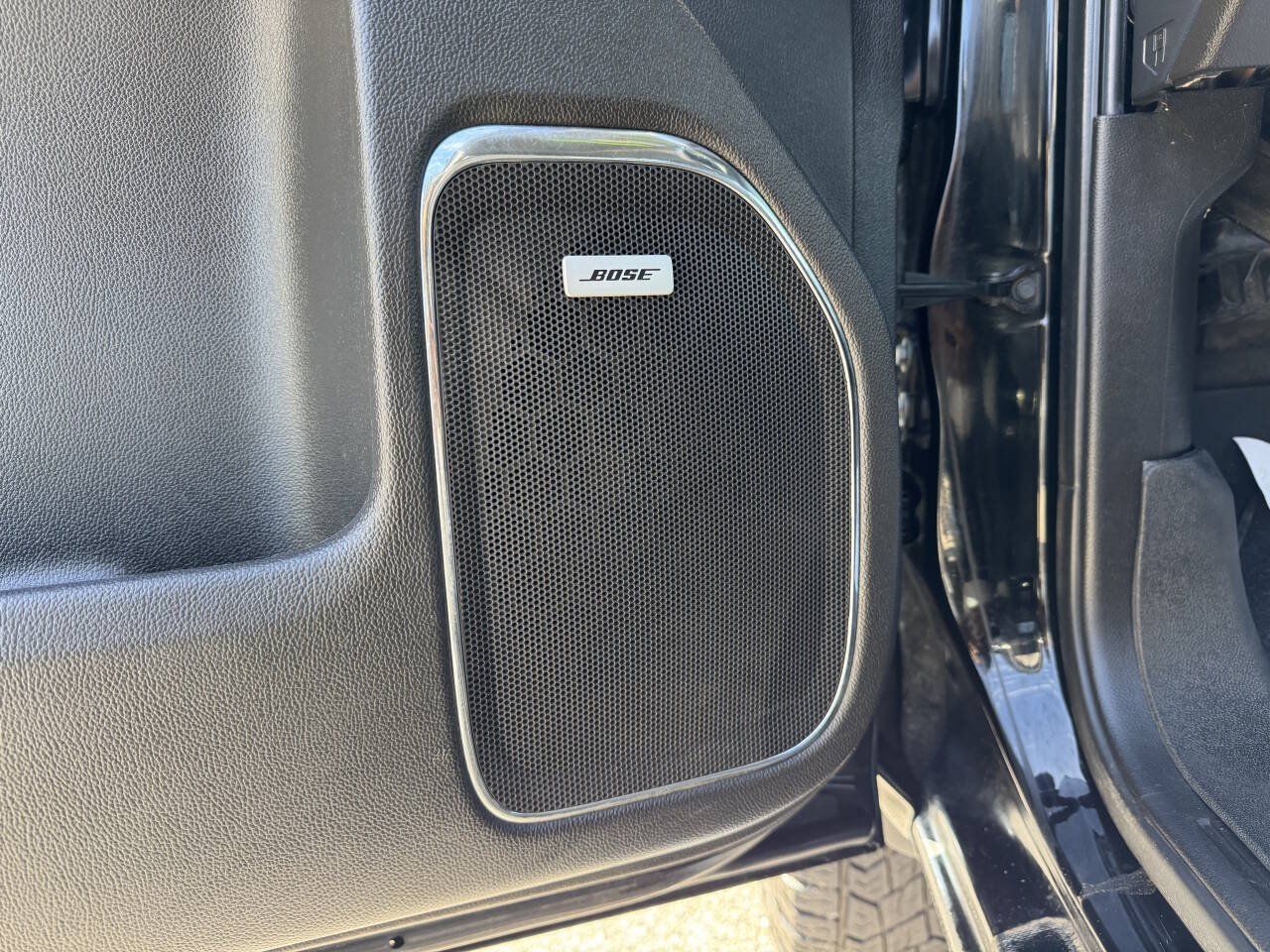 Used 2019 GMC Sierra 2500 SLT w/ Duramax Plus Package AWD/4WD image 23