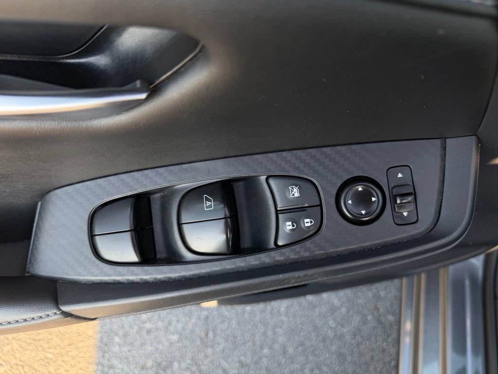Used 2025 Nissan Sentra SV FWD image 15