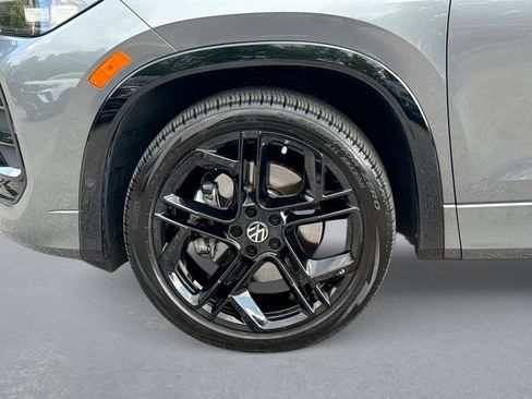 Used 2025 Volkswagen Tiguan SE R-Line AWD/4WD image 19