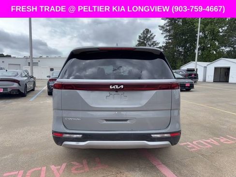 Used 2024 Kia Carnival EX FWD image 4