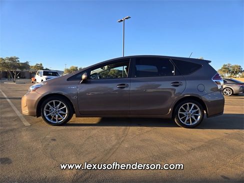 Used 2017 Toyota Prius V Five image 3