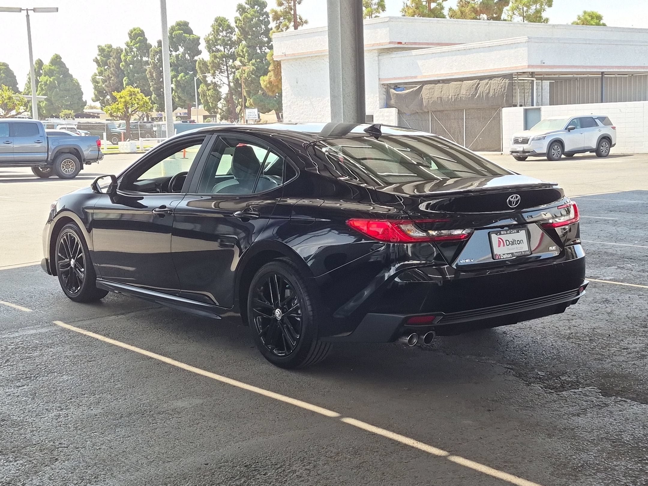 Used 2025 Toyota Camry SE FWD image 6