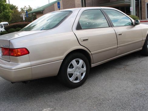 Used 2001 Toyota Camry CE image 8