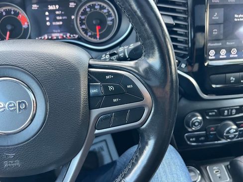 Used 2019 Jeep Cherokee Limited image 28