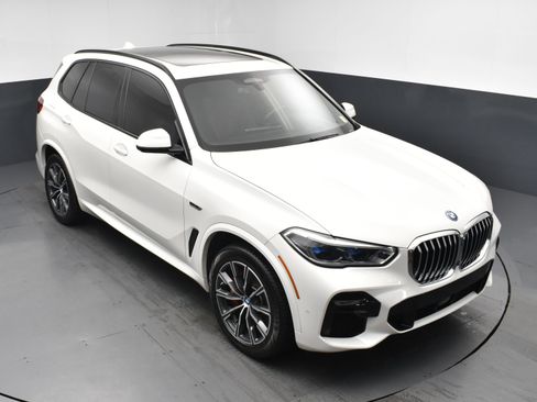 Used 2023 BMW X5 xDrive45e w/ Executive Package AWD/4WD image 16