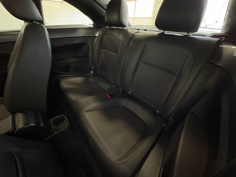 Used 2018 Volkswagen Beetle 2.0T SE FWD image 21