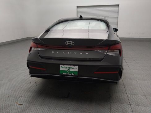 Used 2025 Hyundai Elantra SE FWD image 7
