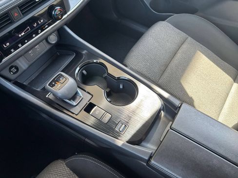 Used 2025 Nissan Rogue SV FWD image 38