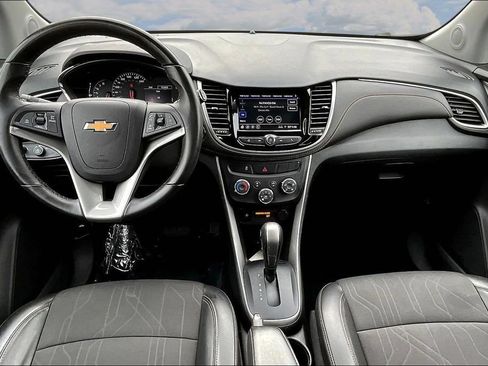 Used 2022 Chevrolet Trax LT w/ LT Convenience Package AWD/4WD image 9