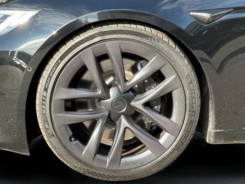 Used 2021 Tesla Model S Plaid image 24