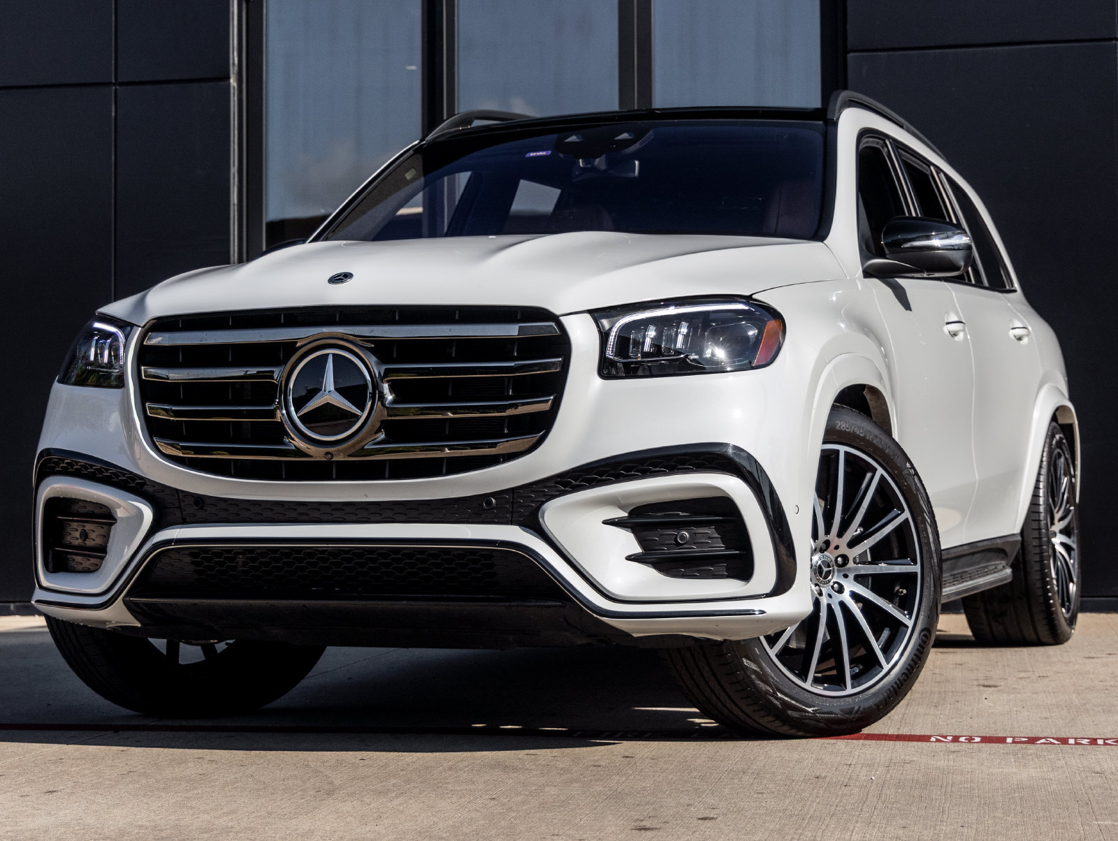 Used 2026 Mercedes-Benz GLS 450 4MATIC image 1